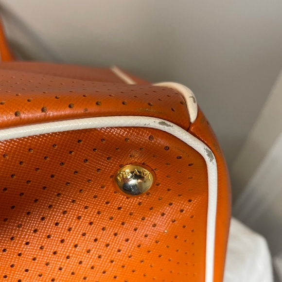 Fabulous, Fun Authentic Prada Saffiano Fori in Papaya+Bianco - Picture 6 of 12